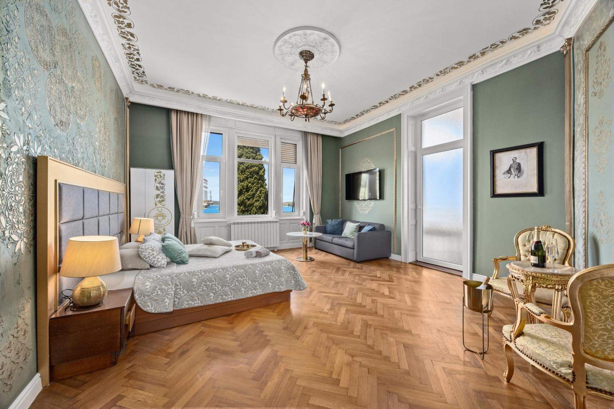 Muenz Luxurious Apartment *